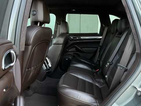 Used 2016 Porsche Cayenne GTS image 11