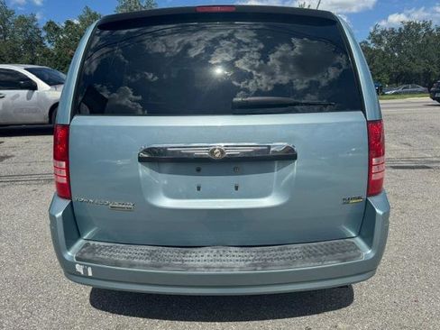 Used 2008 Chrysler Town & Country LX FWD image 6