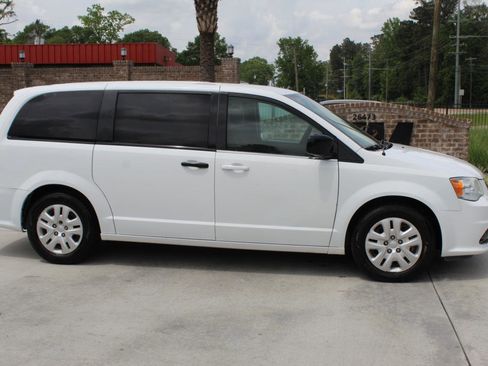 Used 2020 Dodge Grand Caravan SE FWD image 15