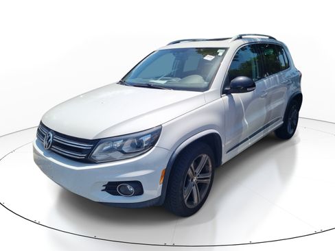 Used 2017 Volkswagen Tiguan Sport FWD image 3