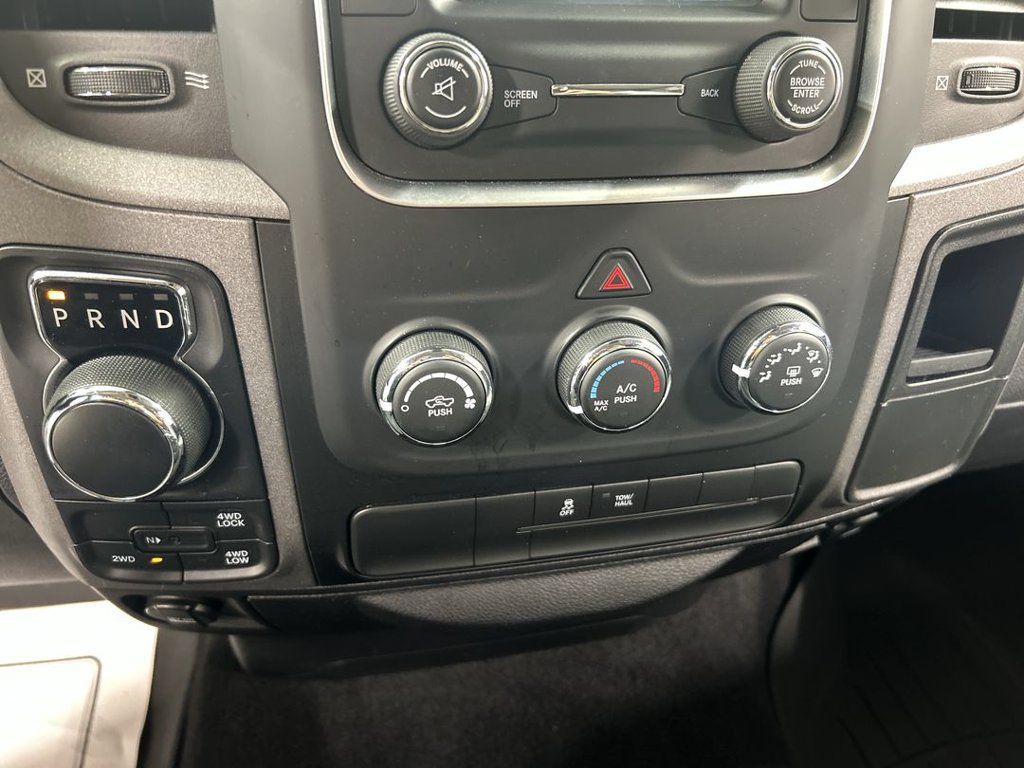 Used 2018 RAM 1500 Express w/ Black Ram 1500 Express Group AWD/4WD image 16