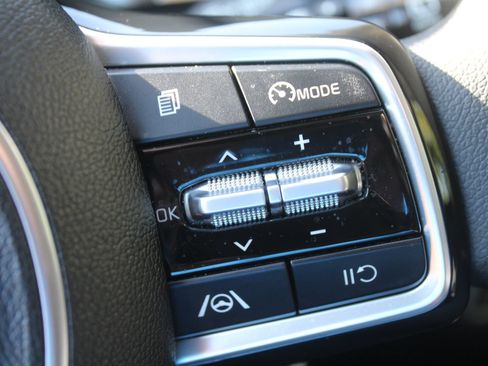 Certified 2023 Kia Sorento LX FWD image 30