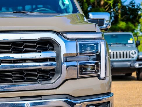 Used 2025 Ford F150 Lariat w/ Equipment Group 501A Mid AWD/4WD image 5