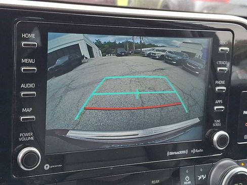 Used 2020 Toyota Highlander XLE AWD/4WD image 19