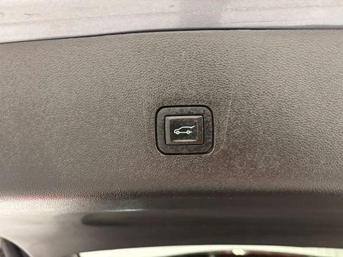 Used 2019 Chevrolet Traverse LT FWD image 39