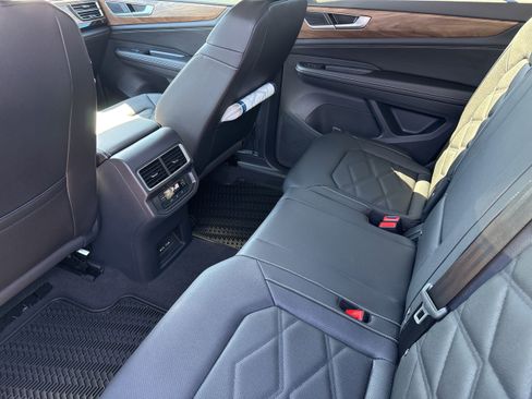 New 2026 Volkswagen Atlas SE FWD image 21