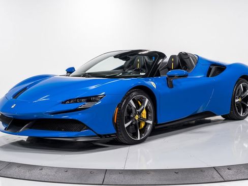 Used 2024 Ferrari SF90 Spider image 7