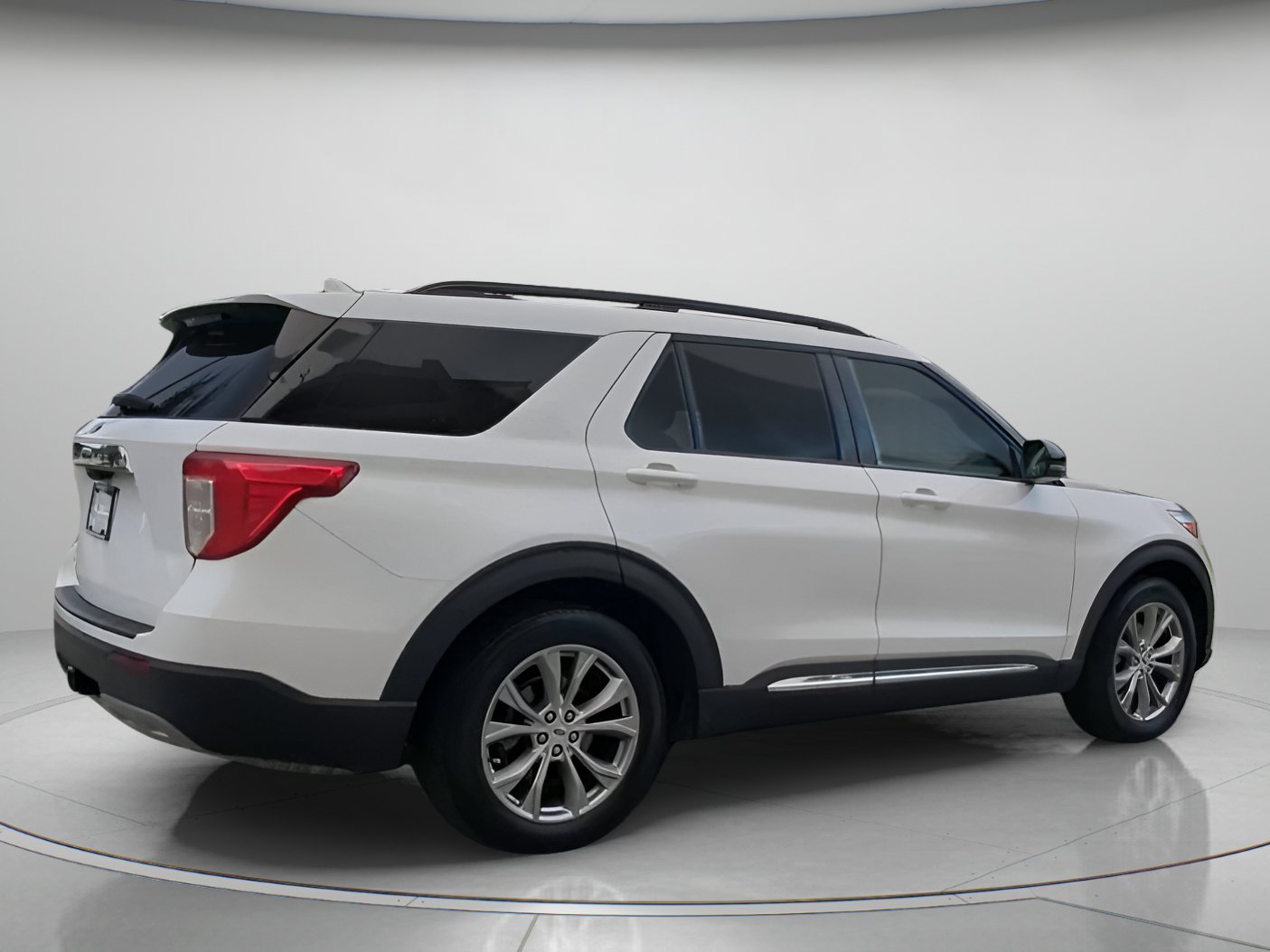 Certified 2023 Ford Explorer XLT w/ Equipment Group 202A RWD image 29