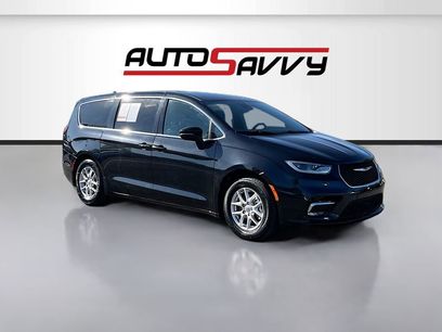 Used 2023 Chrysler Pacifica Touring