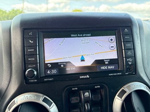 Used 2018 Jeep Wrangler Unlimited Rubicon w/ Connectivity Group AWD/4WD image 7