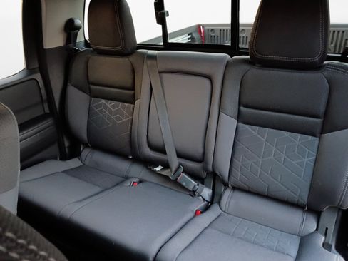 Used 2025 Nissan Frontier SV w/ SV Convenience Package RWD image 12
