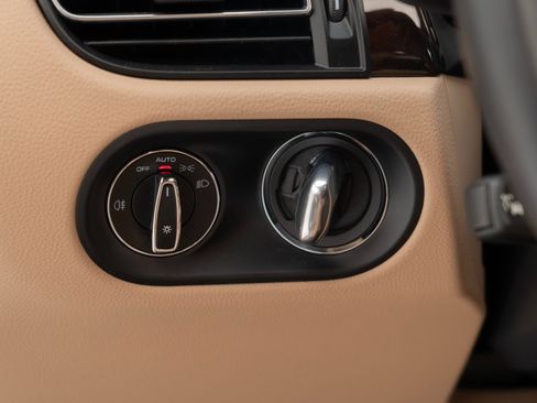 Used 2025 Porsche Macan image 28