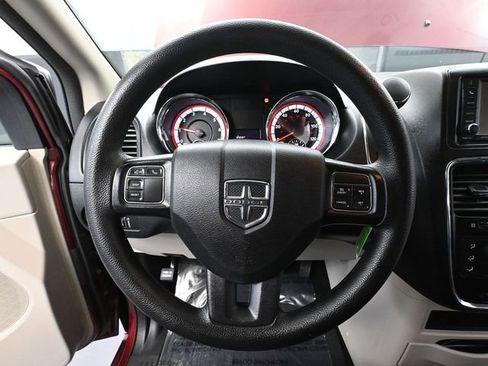 Used 2020 Dodge Grand Caravan SE w/ UConnect Hands-Free Group image 22