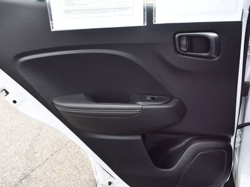 Used 2025 Hyundai Venue Limited FWD image 27