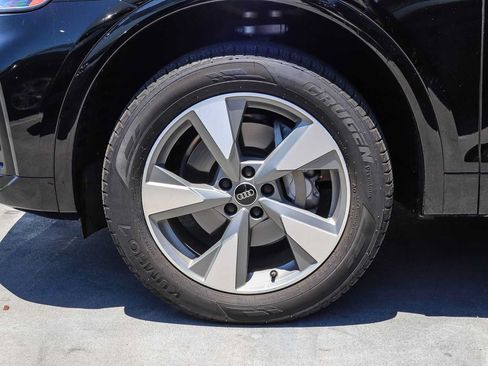 Used 2023 Audi Q5 2.0T Premium w/ Convenience Package AWD/4WD image 9