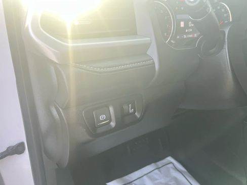 Used 2023 GMC Acadia SLT image 19