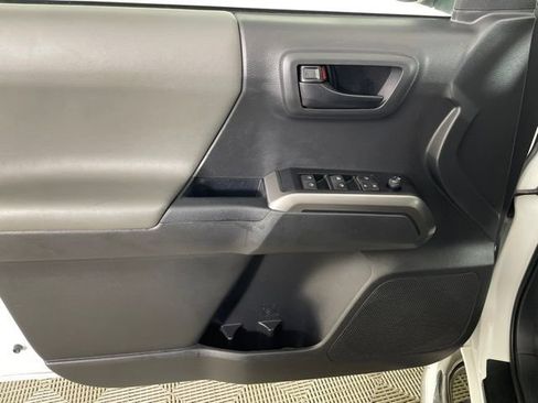 Used 2022 Toyota Tacoma SR5 AWD/4WD image 18