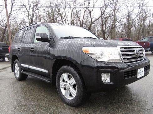 Used 2014 Toyota Land Cruiser image 3