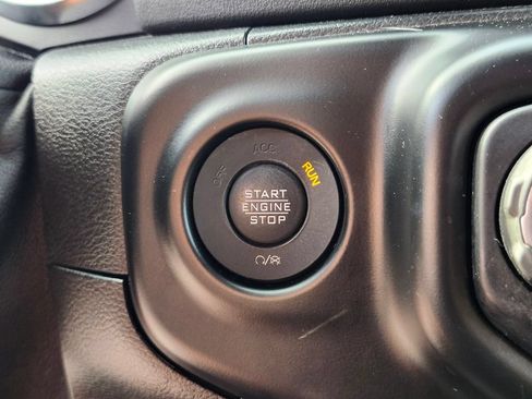 Used 2020 Jeep Wrangler Unlimited Sahara AWD/4WD image 23