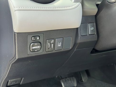 Used 2017 Toyota RAV4 Limited w/ Advanced Technology Package FWD image 15