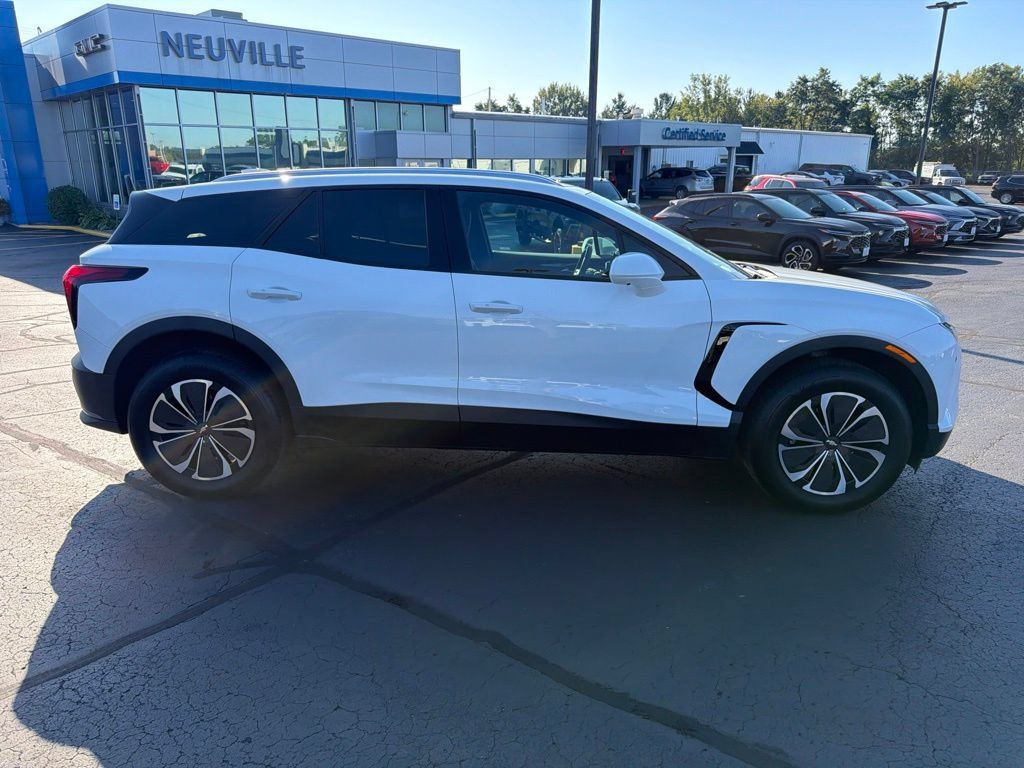 Used 2025 Chevrolet Blazer EV LT w/ Super Cruise Package AWD/4WD image 3