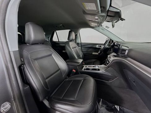 Used 2022 Ford Explorer XLT w/ Equipment Group 202A image 28