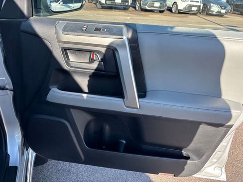 Used 2011 Toyota 4Runner SR5 w/ Premium Pkg w/Leather AWD/4WD image 32