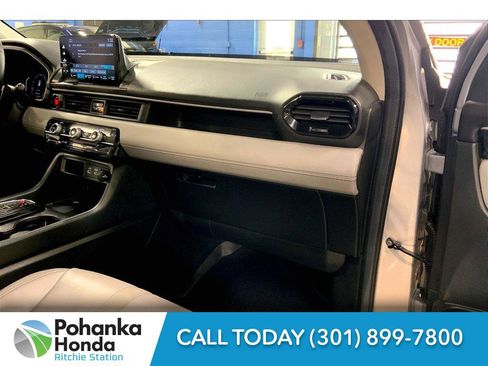 Used 2025 Honda Pilot EX-L image 17