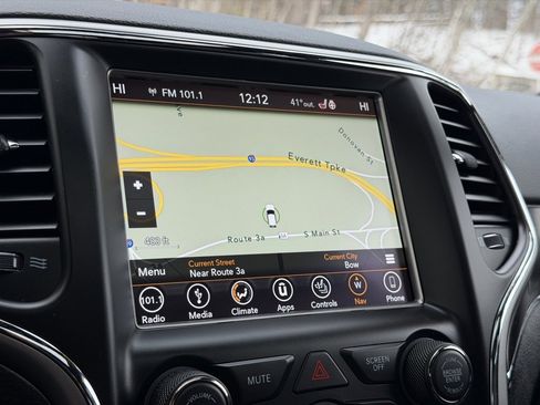 Used 2018 Jeep Grand Cherokee Limited w/ Trailer Tow Group IV image 8