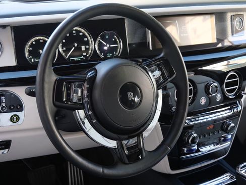 Used 2018 Rolls-Royce Phantom Sedan image 23