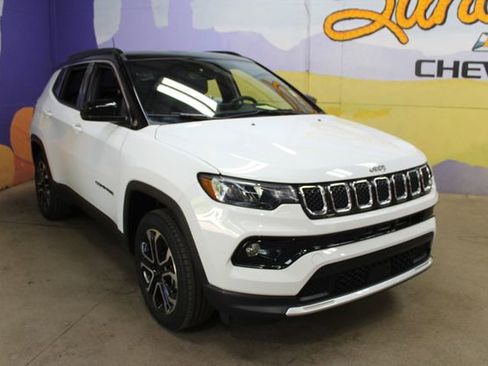 Used 2023 Jeep Compass Limited w/ Sun and Sound Group AWD/4WD image 4