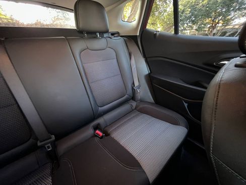 Used 2025 Chevrolet Trax LT image 35