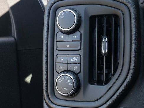 Used 2025 Chevrolet Silverado 2500 Custom w/ Custom Value Package image 26