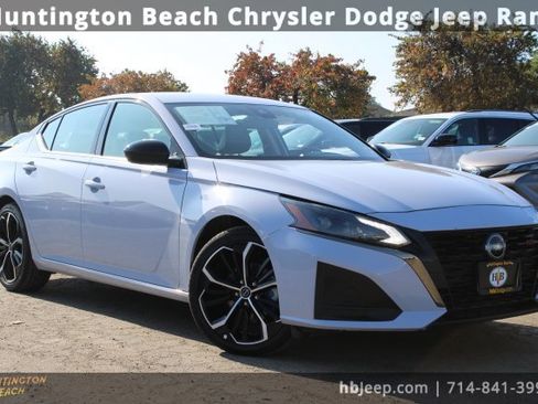 Used 2024 Nissan Altima 2.5 SR image 1