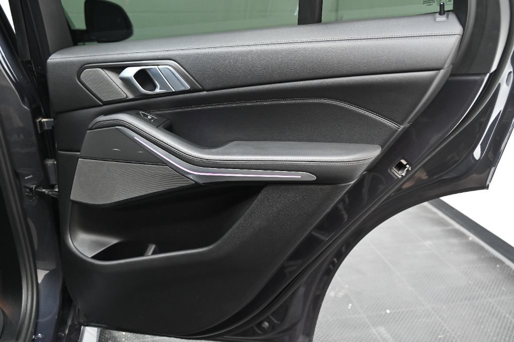 Used 2020 BMW X5 M50i w/ Premium Package AWD/4WD image 39
