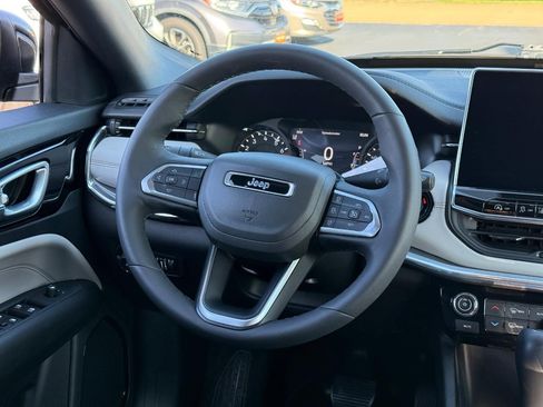 Used 2023 Jeep Compass Limited AWD/4WD image 13