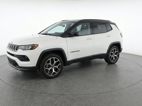 Used 2025 Jeep Compass Limited image 3