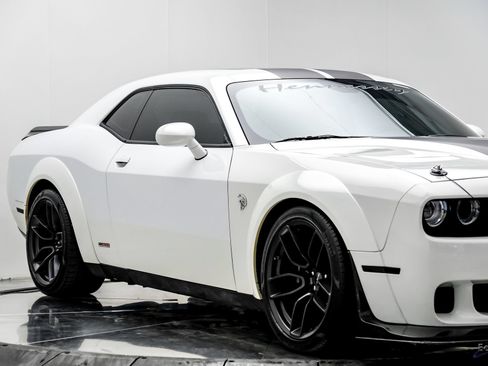 Used 2018 Dodge Challenger SRT Hellcat RWD image 32