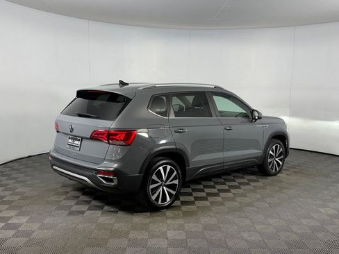 Used 2023 Volkswagen Taos SE FWD image 7