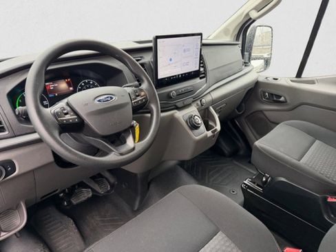 Used 2023 Ford E-Transit Low Roof image 11