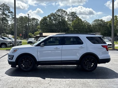 Used 2017 Ford Explorer XLT w/ Equipment Group 202A FWD image 5