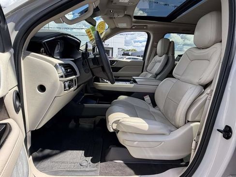 Used 2021 Lincoln Navigator L Reserve AWD/4WD image 10