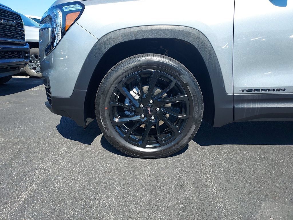 Used 2024 GMC Terrain SLE w/ Driver Convenience Package AWD/4WD image 10