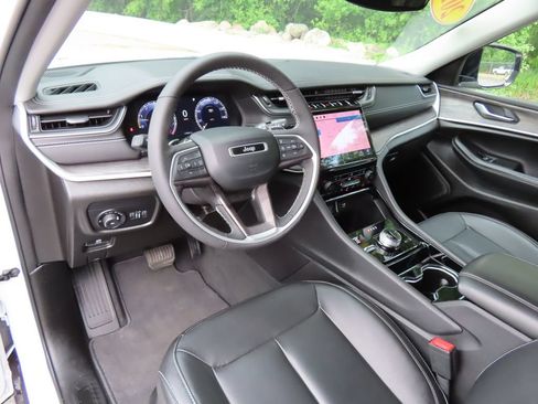 Used 2023 Jeep Grand Cherokee Limited w/ Trailer Tow Prep Group (B) AWD/4WD image 22