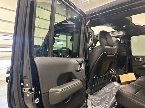 New 2025 Jeep Wrangler Sahara w/ Technology Group image 28