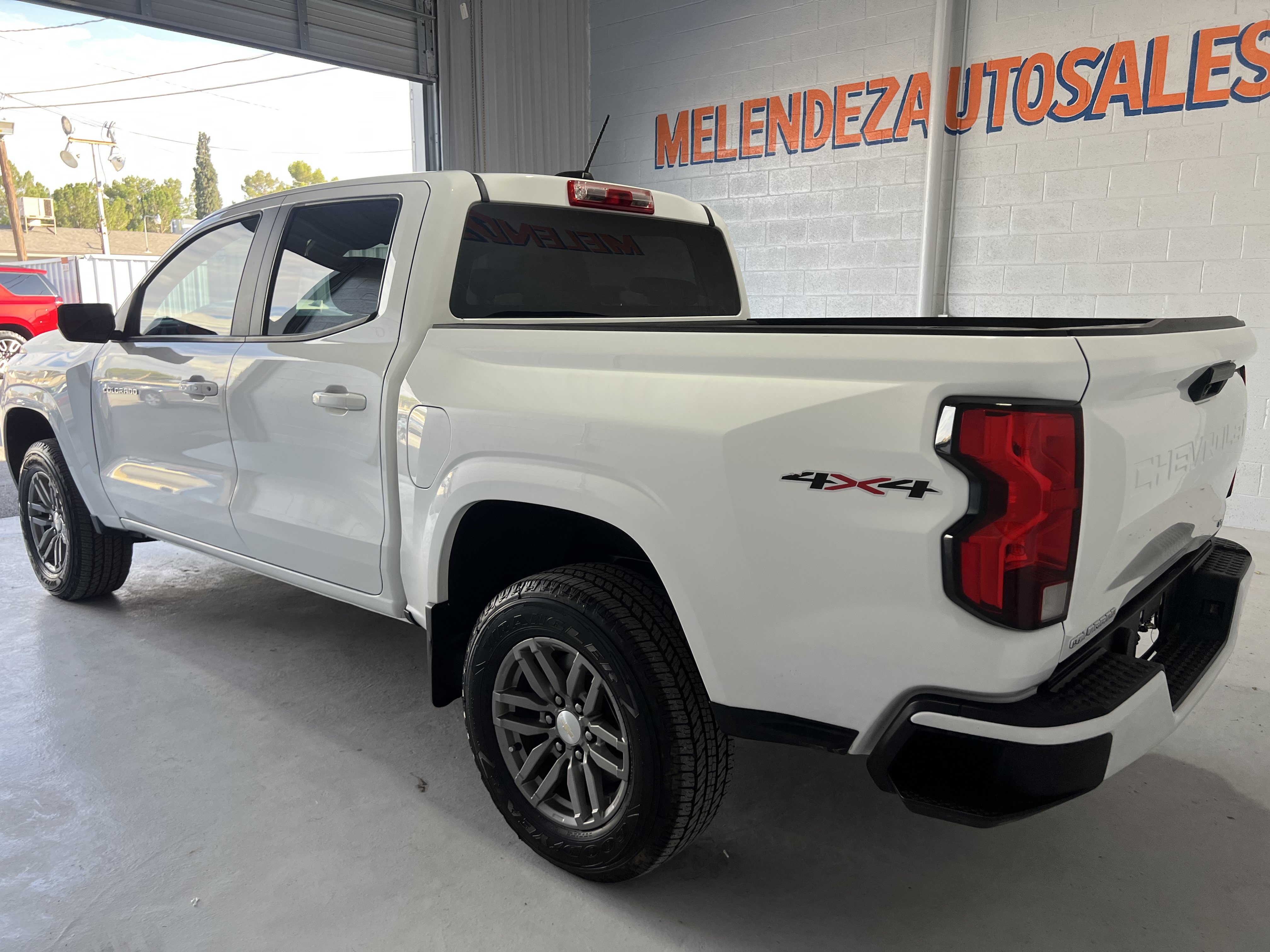Used 2023 Chevrolet Colorado LT AWD/4WD image 2