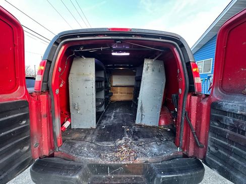 Used 2013 Chevrolet Express 2500 image 13