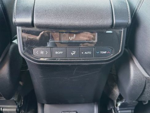 Used 2023 Toyota Highlander XLE AWD/4WD image 23