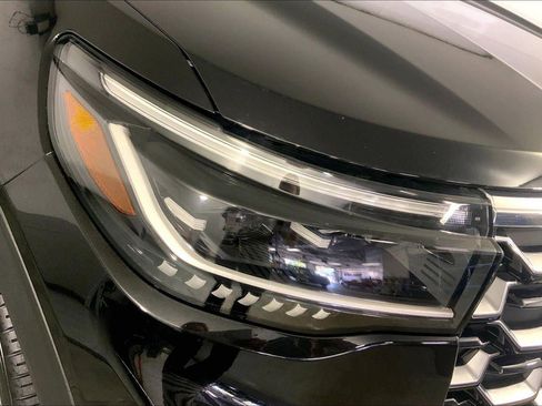 Used 2025 Ford Explorer Platinum w/ LUX Leather Package AWD/4WD image 26