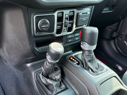 Used 2025 Jeep Gladiator Sport AWD/4WD image 21